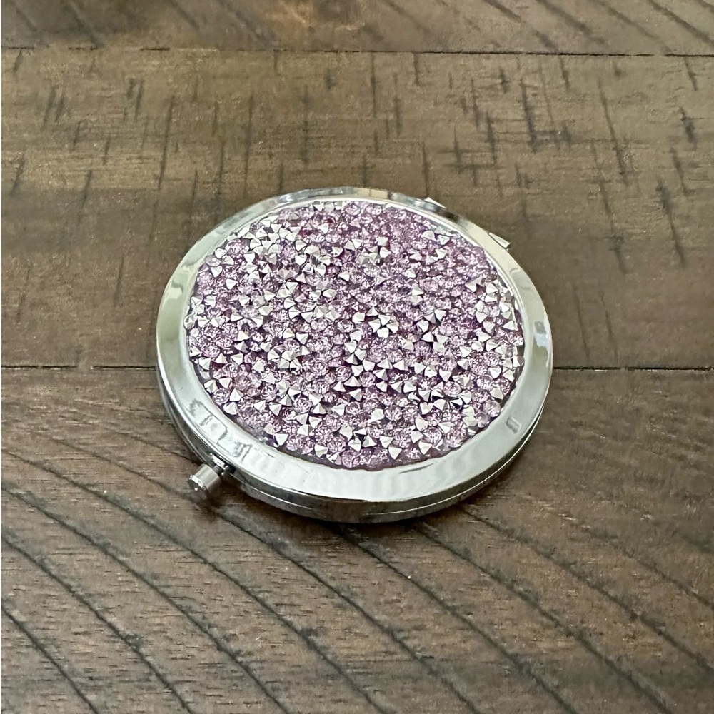 NEW!! Glam Compact Mirror - Picture 5 of 13